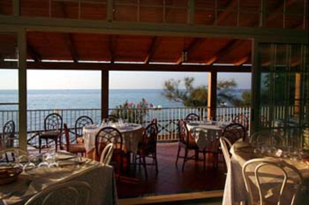 Baia Tropea Resort Паргелия Экстерьер фото