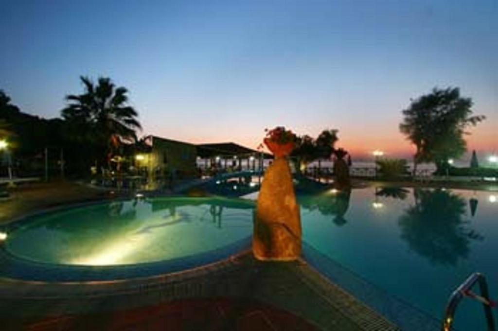 Baia Tropea Resort Паргелия Экстерьер фото